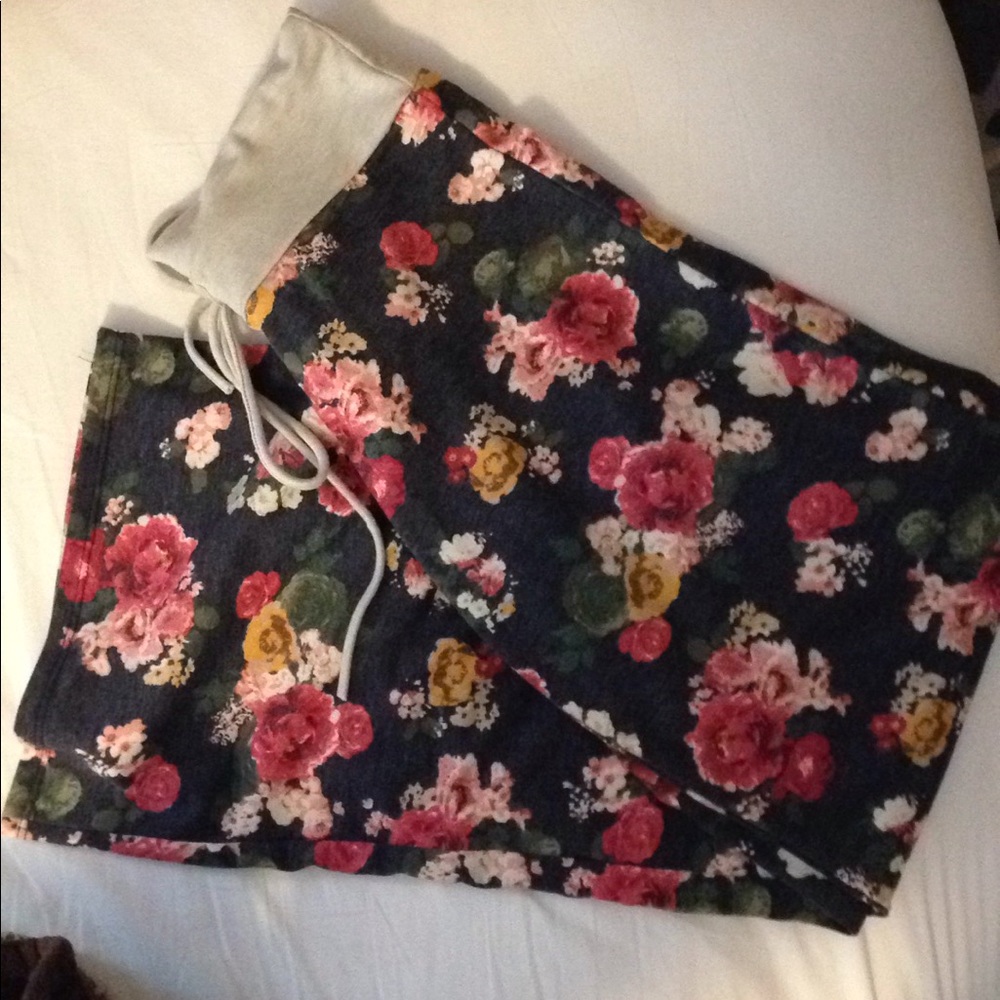 Super comfy boutique floral lounge pants